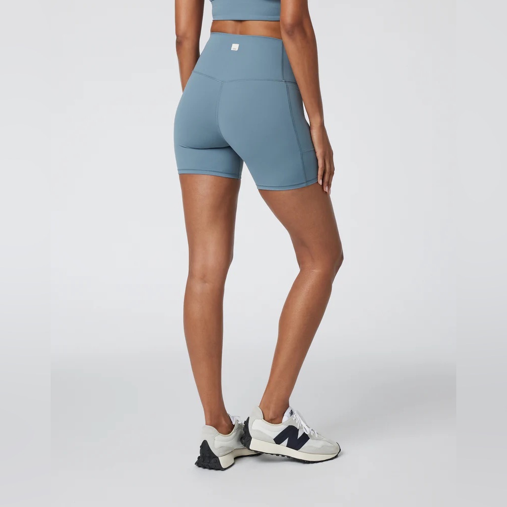 NWT Vuori Pocket Short - Smoke Blue - Picture 3 of 4